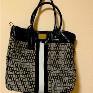 NEW Tommy Hilfiger TOTE Bag with Logos Gorgeous and Spacious with Zippers.